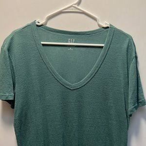 Gap linen/poly v neck t-shirt